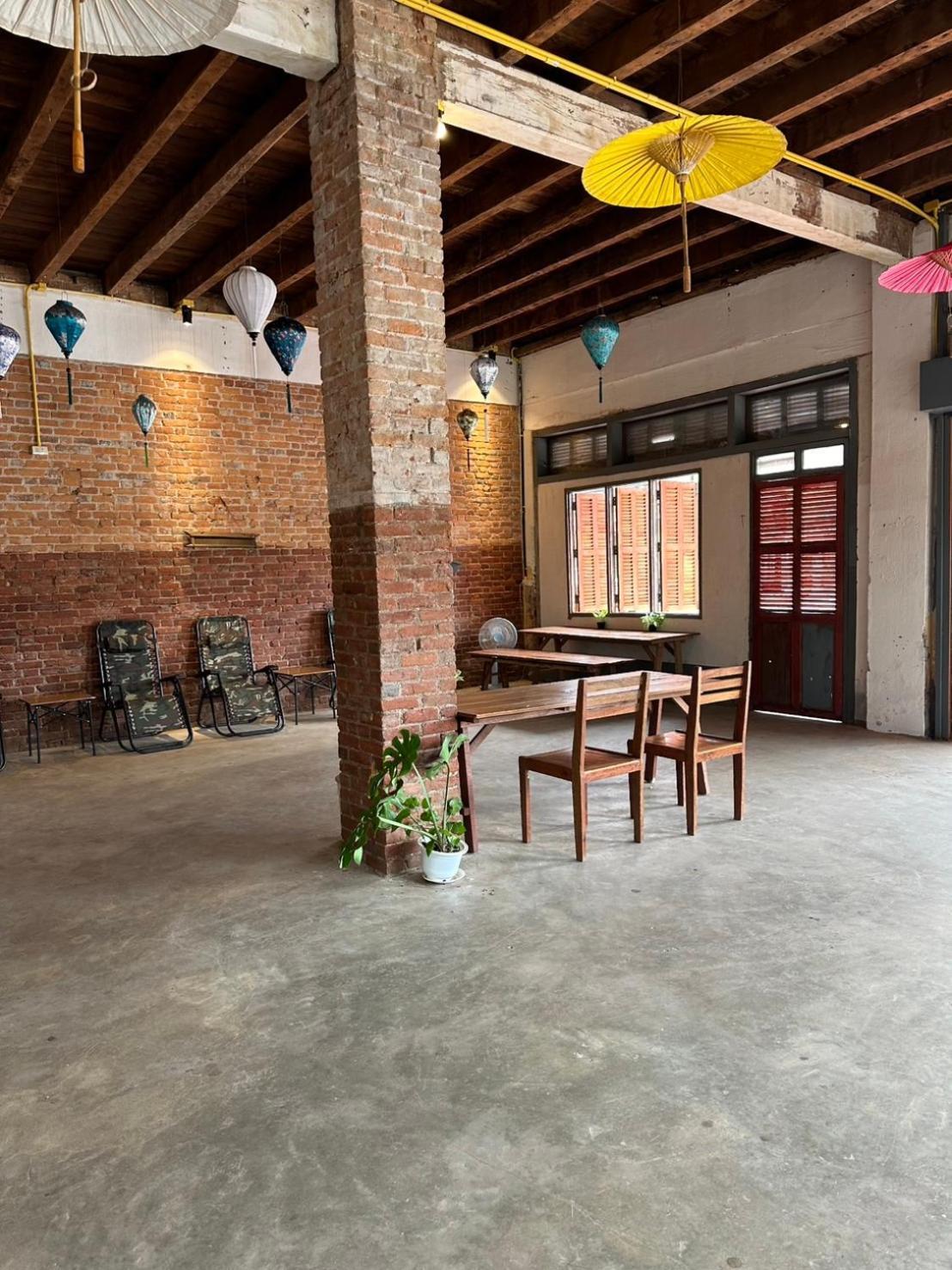 Via Thakhek Hostel & Cafe Εξωτερικό φωτογραφία